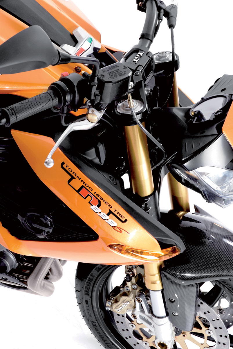 1/12 Мотоцикл Benelli Tornado Naked Tre Titanium серебристый ➝ Maisto ➝ Benelli ➝ Modelki